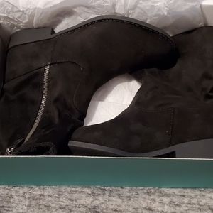 NIB Maurices black lined boots- women